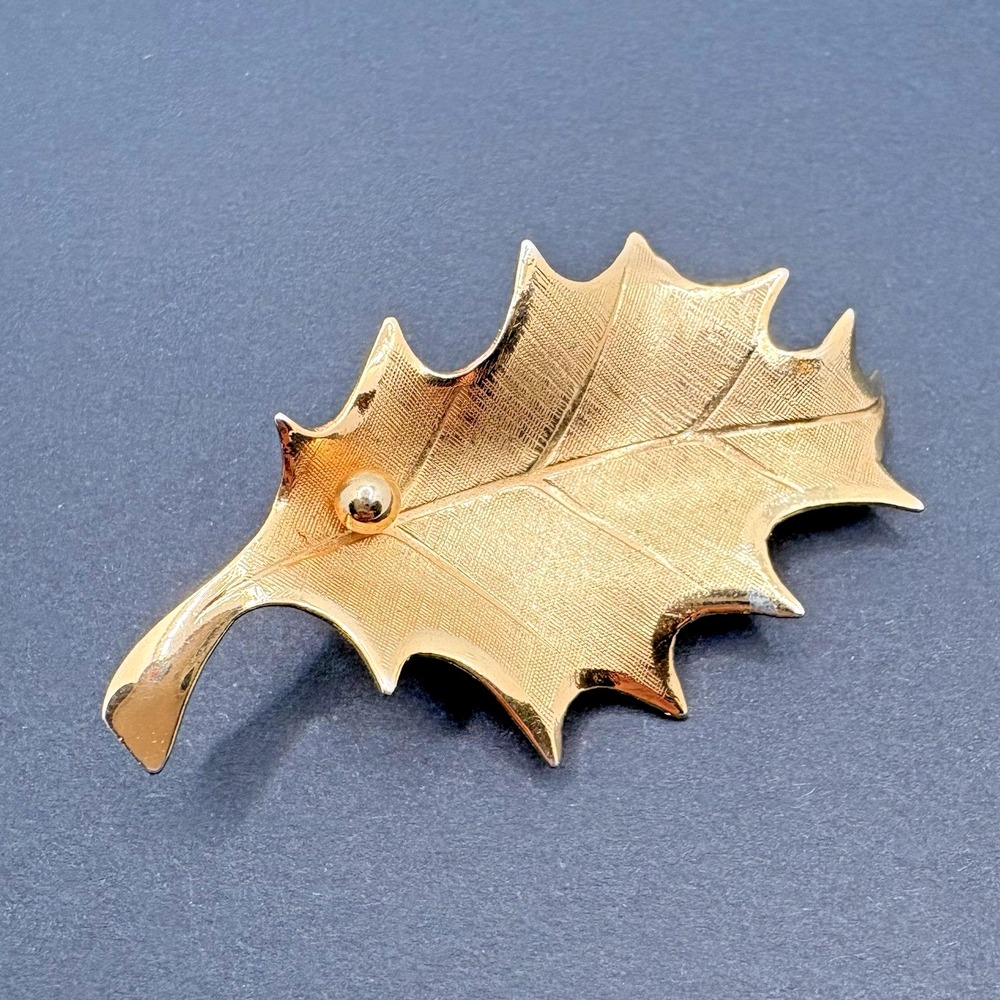Vintage Giovanni Holly Leaf Berry Brooch Gold Tone Textured Christmas Signed